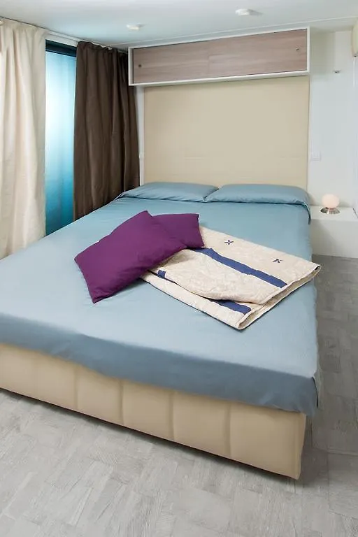 Holiday Mobile Homes Park Riviera Karigador Croazia