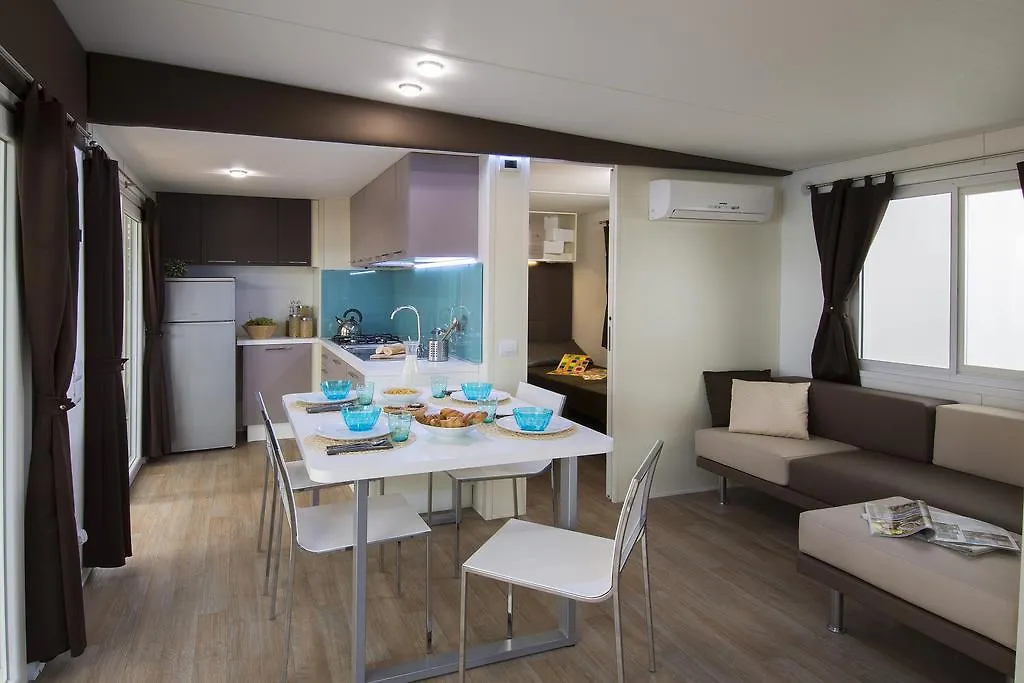 Holiday Mobile Homes Park Riviera Karigador 4*,