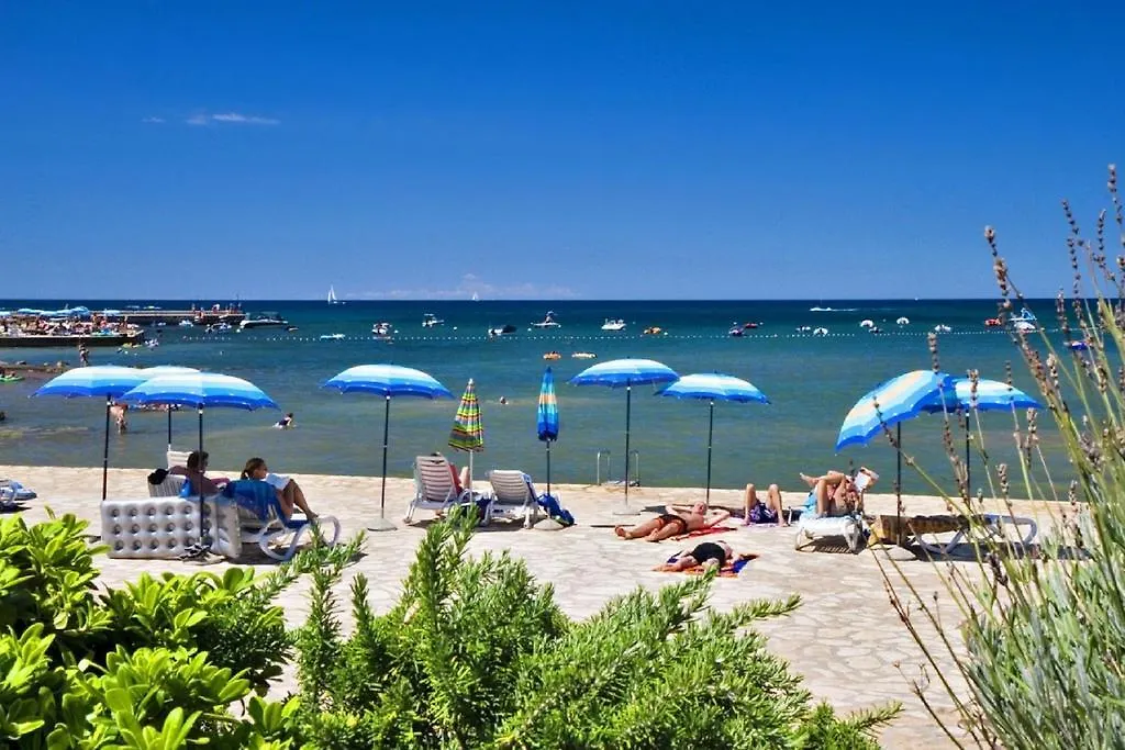 Holiday Mobile Homes Park Riviera Karigador 4*,  Croazia