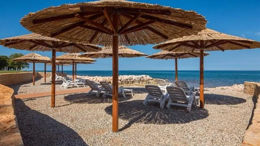 Holiday Mobile Homes Park Riviera Karigador Croazia