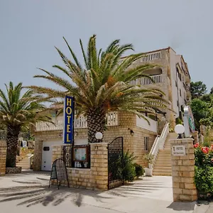 *** Hotel Tina Croazia