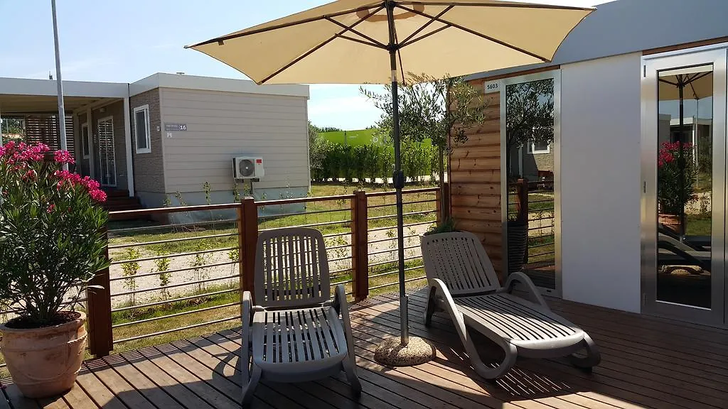 Holiday Mobile Homes Park Riviera Karigador 4*,
